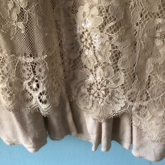 Altered State cream lace bell sleeve top with matching solid ruffle underneath. - Picture 3 of 4